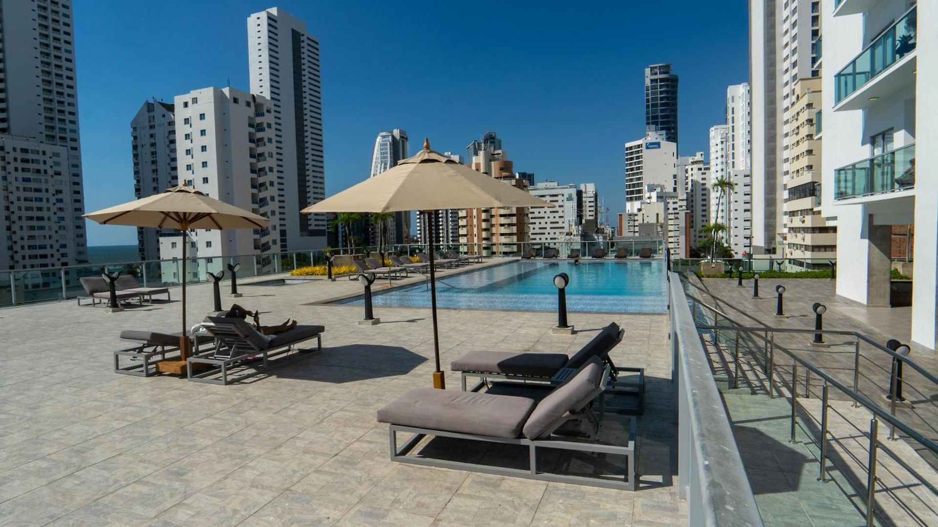 29th Floor And Bay View-pool *