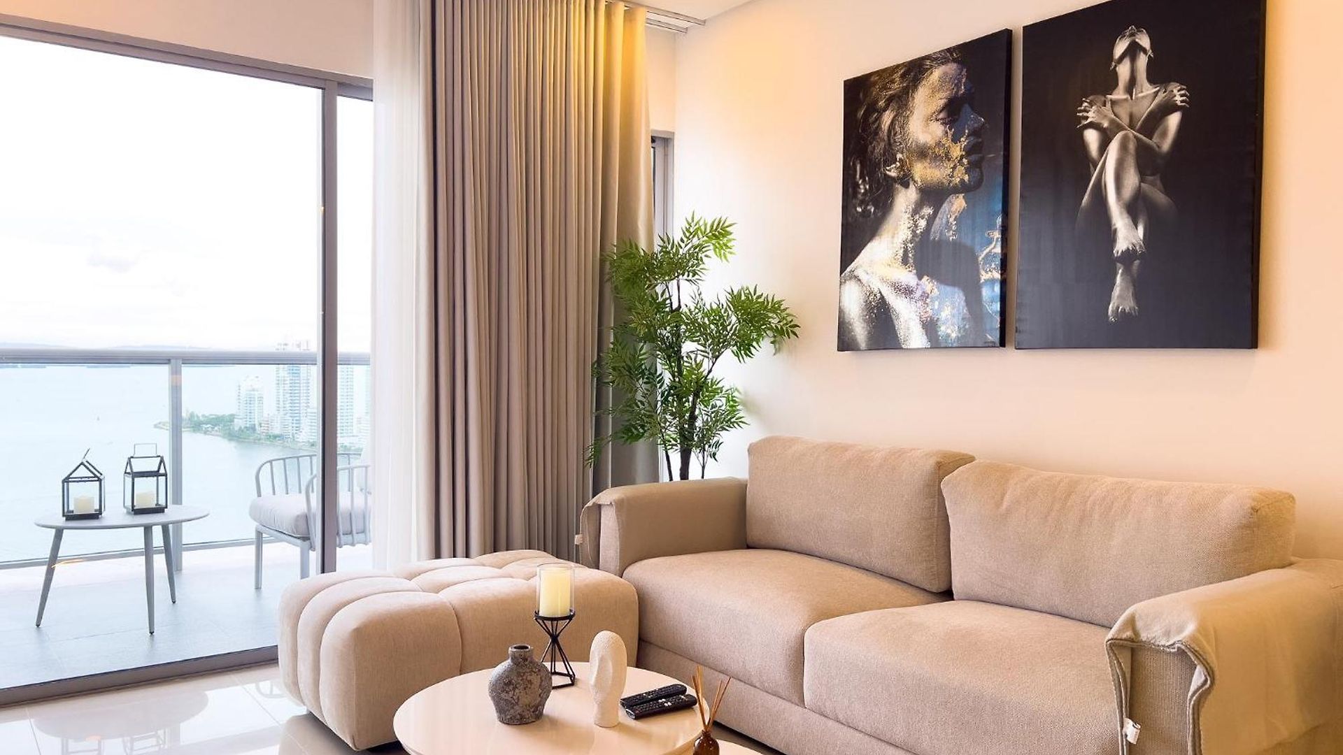 29th Floor And Bay View-pool * Cartagena